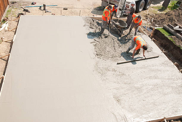 Best Concrete Flooring Contractor  in Strathmore, CA